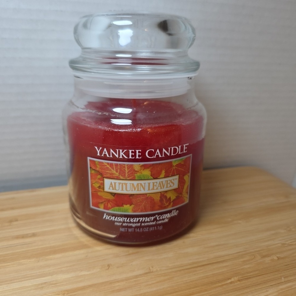 YANKEE CANDLE - AUTUMN LEAVES - MEDIUM JAR 14.5 OZ  Discontinued